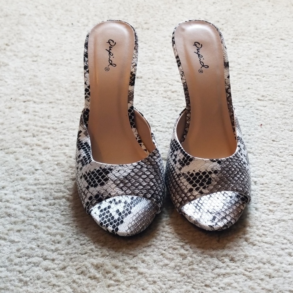 Peep toe heels
